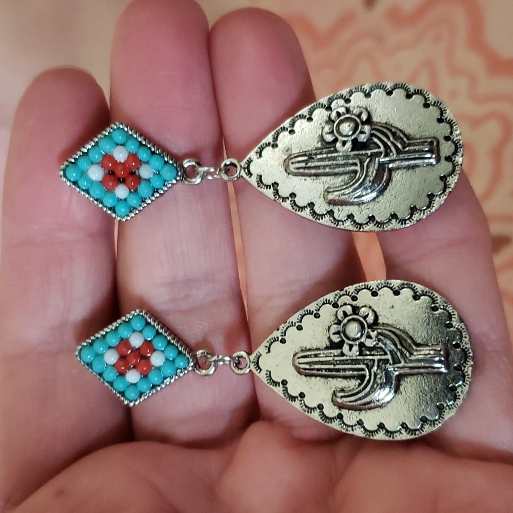 (B) Teardrop Cactus Earrings 🌵